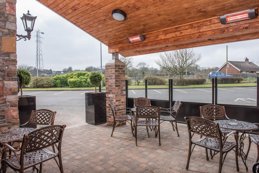 Corr'S Corner Hotel Newtownabbey Exterior photo