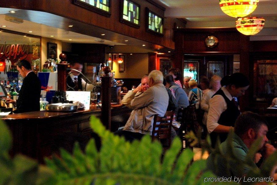 Corr'S Corner Hotel Newtownabbey Restaurant photo